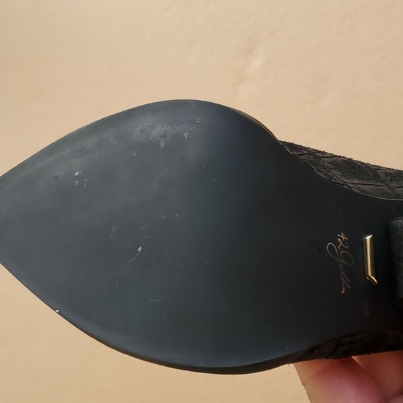 42 Gold NWOT black suede crocodile sling back heeled mule size 8 - Picture 6 of 9